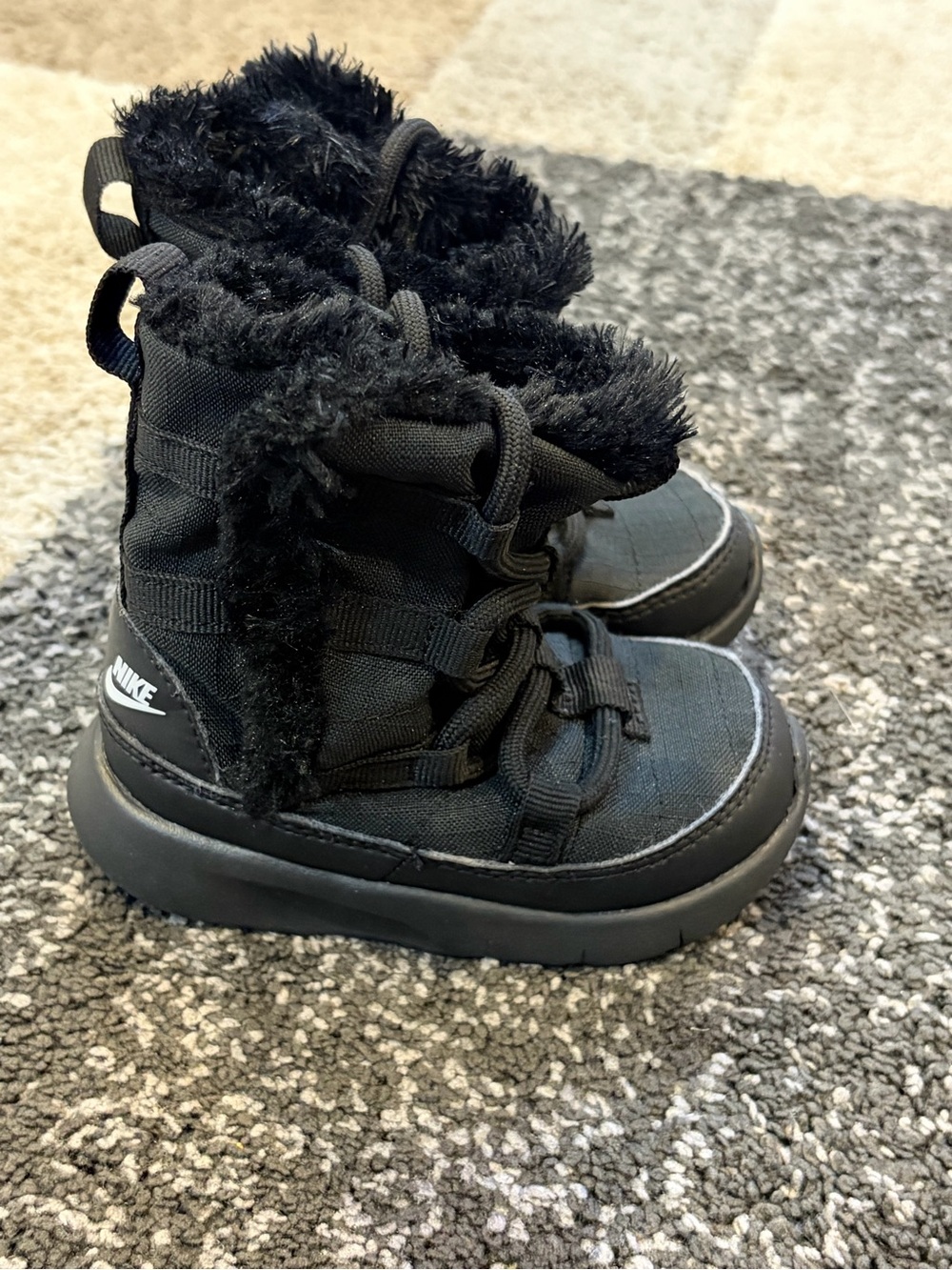 Nike Roshe One Hi PS Kids Toddler Black Winter Snow Boots Faux Fur Lined 5 C NEW